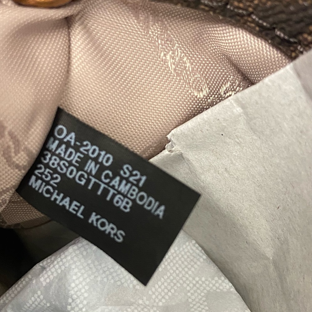 Michael KORS Medium Front Pocket Tote - Picture 4 of 14